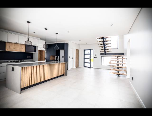 4 BEDROOM FREEHOLD FOR SALE IN SANDOWN